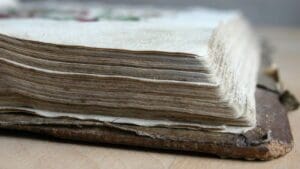 gutenbergova biblija korice otvorena stranica.