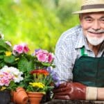 hobi cvjećarstvo, penzioner, stariji čovjek
