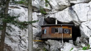 Ratkovo sklonište, Bijele i Samarske stijene, Hrvatska