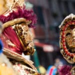 Ogledalo u ruci osobe sa venecijasnkog festivala