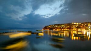 Ohrid, noć, upaljena svjetla, ohridsko jezero