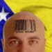 Poistovećivanje religije sa nacionalnim identitetom, zastava BiH i lice čovjeka sa tetovažom identiteta