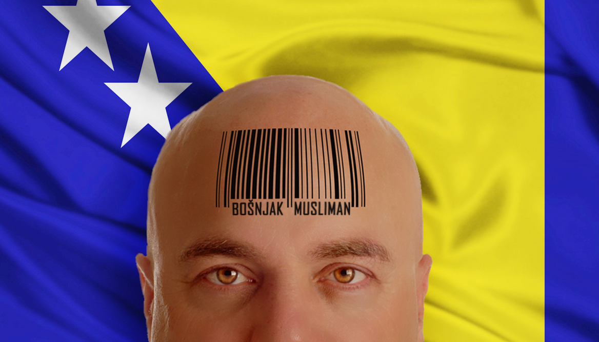Poistovećivanje religije sa nacionalnim identitetom, zastava BiH i lice čovjeka sa tetovažom identiteta