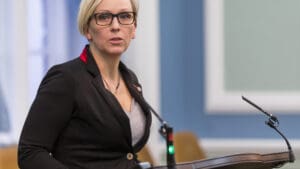 Dojenje, beba, hranjenje bebe, parlament, island, Unnar