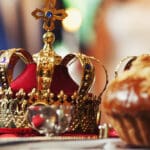 Kruna, vjenčanje, slika korištena u tekstu o kralju milutinu