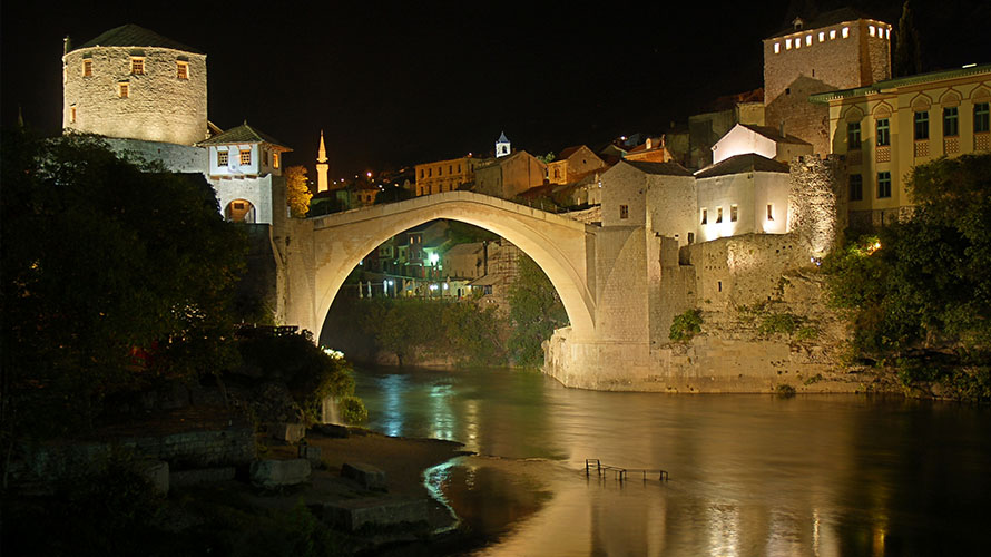 Mostarski most noću