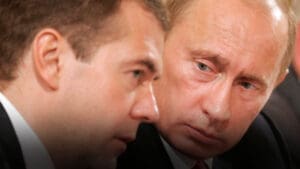 Putin smjenjuje Medvedeva