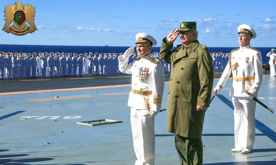 General Kalifa Haftar i ruski viceadmiral Sokolov na nosaču zrakoplova "Admiral Kuznjecov" - zajedno