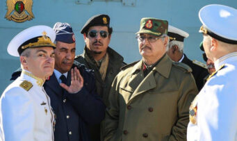 General Kalifa Haftar i ruski viceadmiral Sokolov na nosaču zrakoplova "Admiral Kuznjecov"