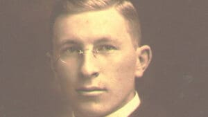 http://www.thefamouspeople.com/profiles/images/frederick-banting-4.jpg