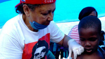 Kuba, liječnik, doktor, http://thecubaneconomy.com/wp-content/uploads/2012/12/Cuban-Medical-Worker-Haiti.jpg