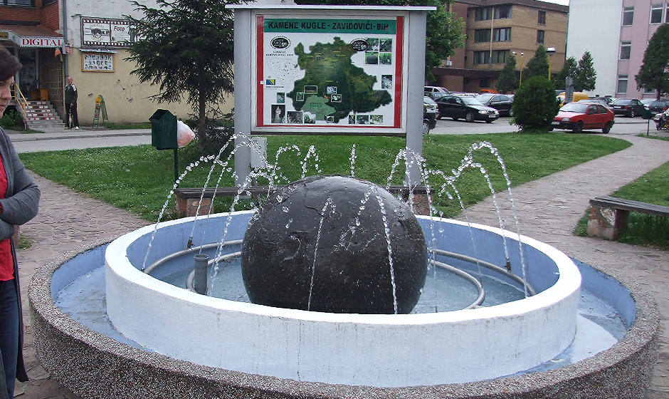 Misteriozna kugla u Zavidovićima - fontana