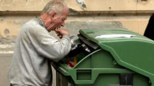 Siromaštvo, glad https://raspadjugoslavije.files.wordpress.com/2015/02/siromastvo.jpg