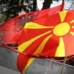 Albanska i makedonska zastava