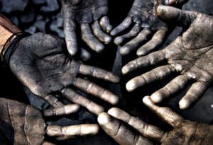 Prljave ruke od ugljena