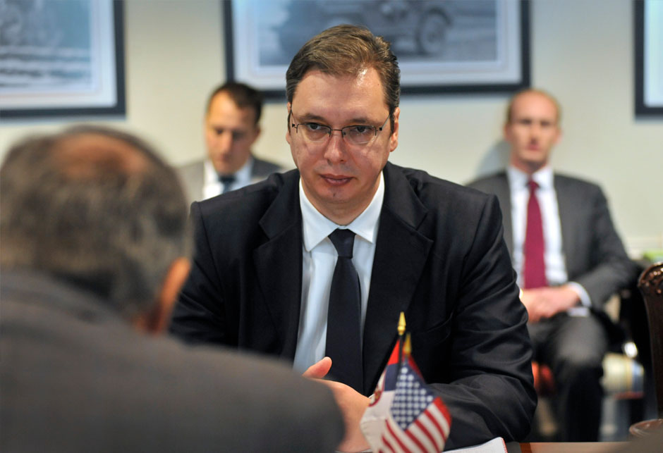 Aleksandar Vučić na tri stolice