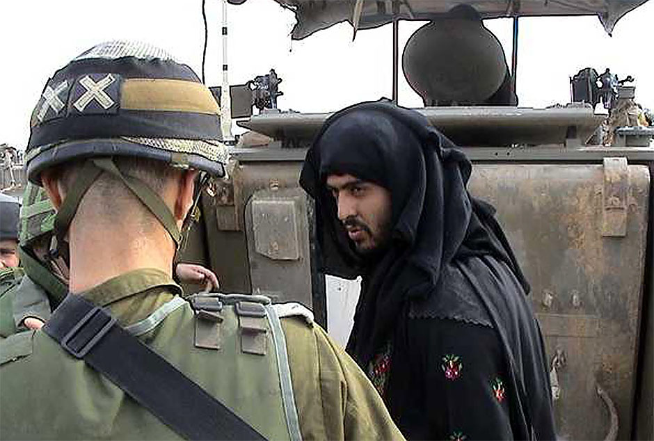 Izraelski vojnici s ISIL-ovcem