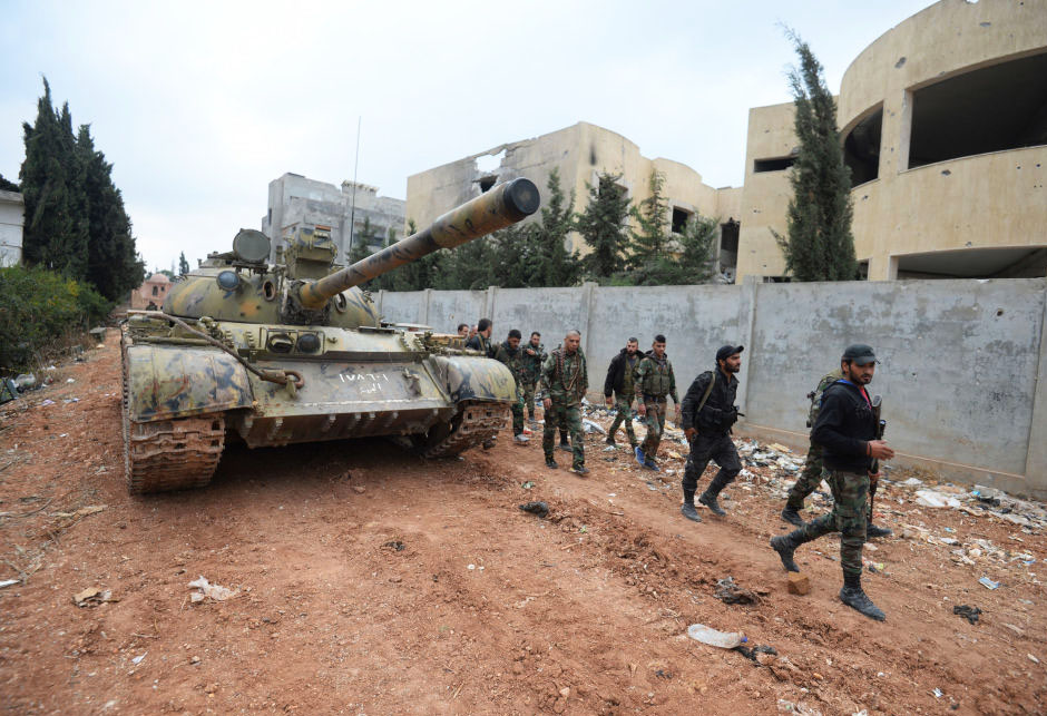 Sirijska vojska kraj tenka