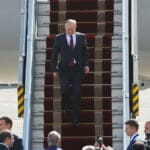 Vladimir Putin - izlazi iz zrakoplova