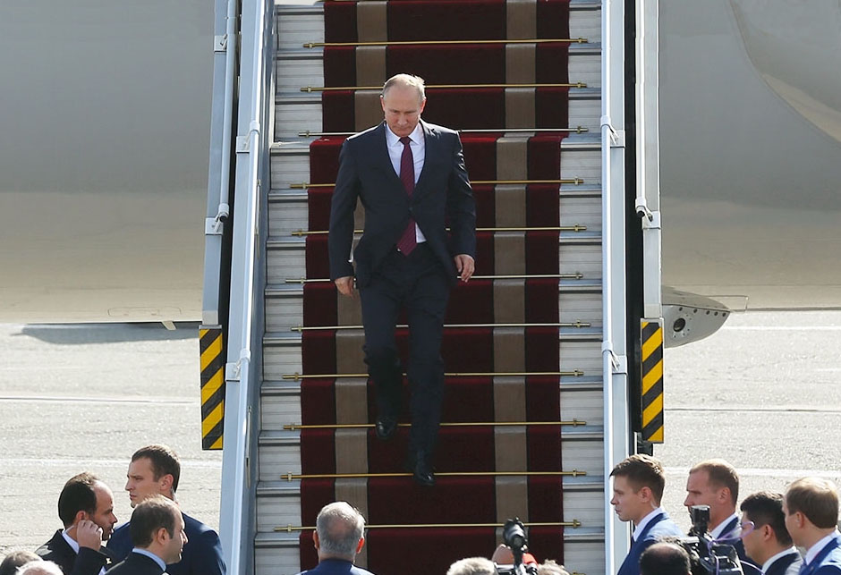 Vladimir Putin - izlazi iz zrakoplova