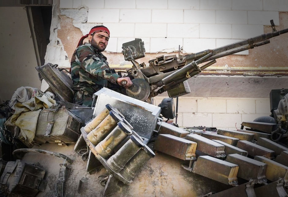 Douma - Sirija - Vojnik na tenku