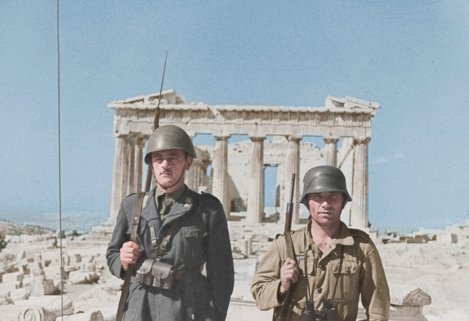 nacisticki i italijanski vojnik ispred Panteona Grčka