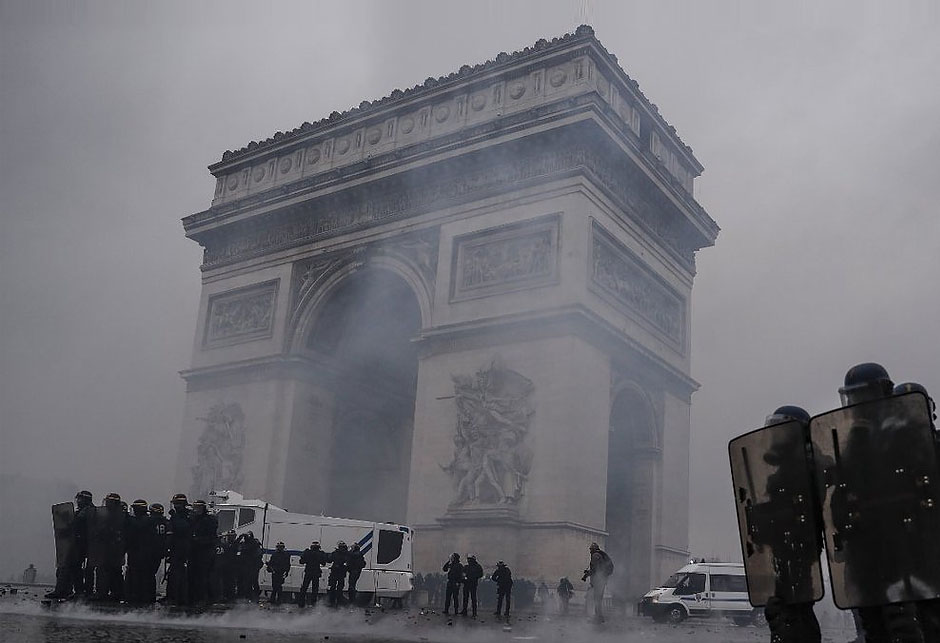 Prosvjedi u Parizu - Trijumfalna kapija
