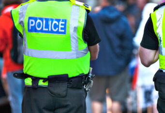 Žuti prsluci - policjaci