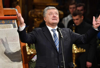 Porošenko se moli Bogu