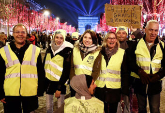 Zuti prsluci čestitaju Novu godinu svima