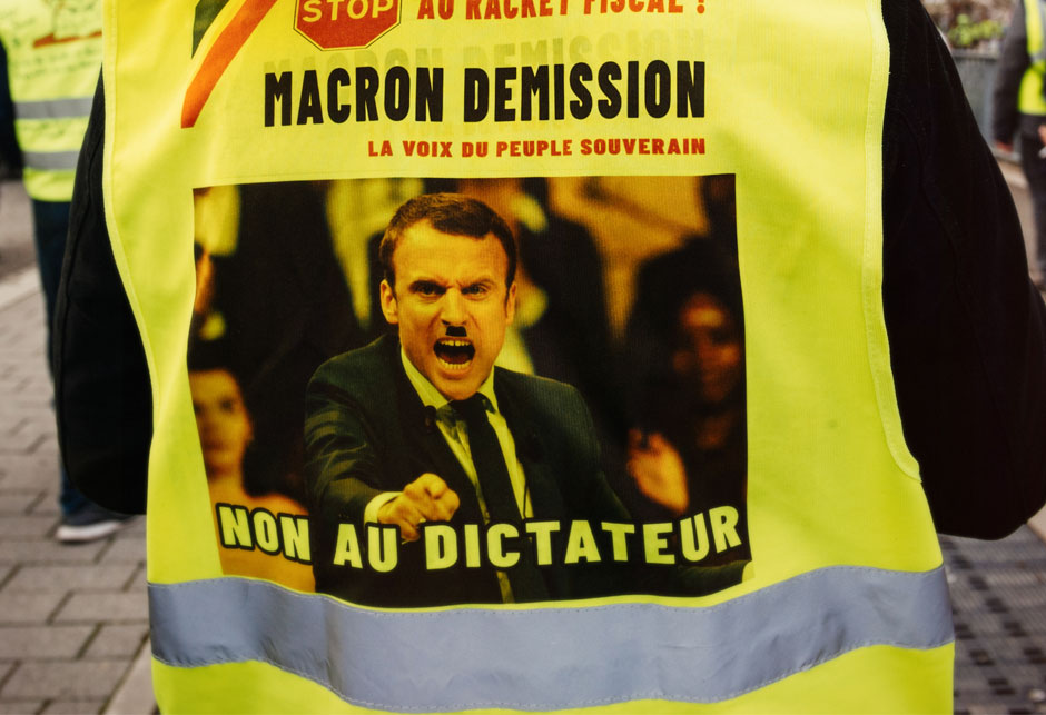 Žuti prsluci - Macron