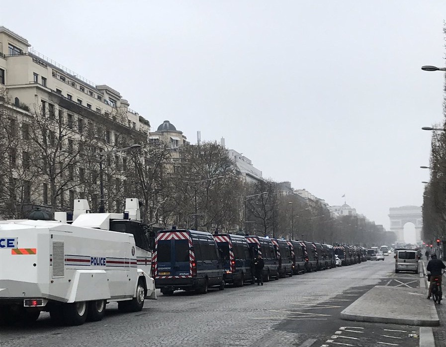 Policija marica francuska protesti