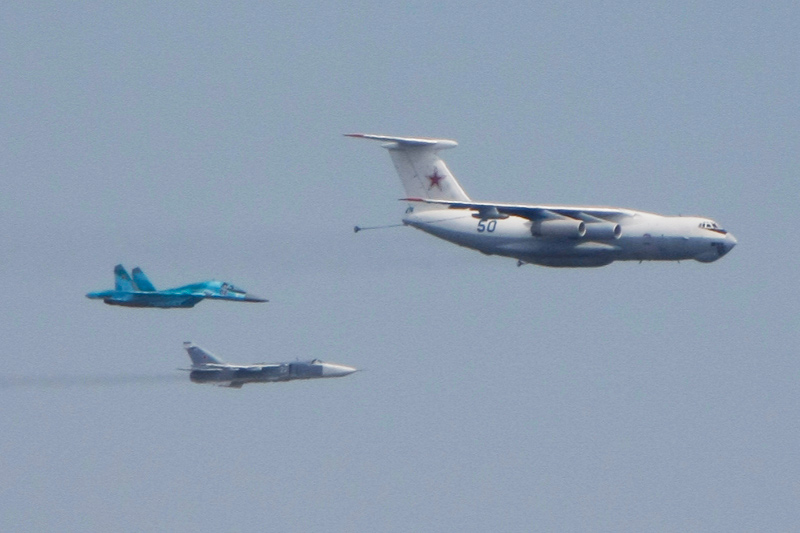  Su-34 i Su-24 sa avionom za dopunu goriva Il-76 Midas