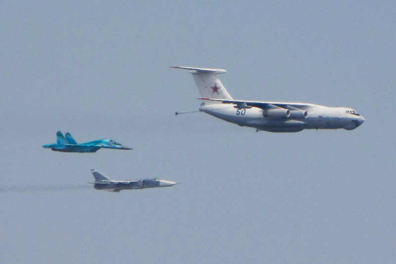 Su-34 i Su-24 sa avionom za dopunu goriva Il-76 Midas