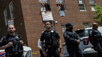 Policija ispred zgrade veleposlanstva Venezuele u Washingtonu