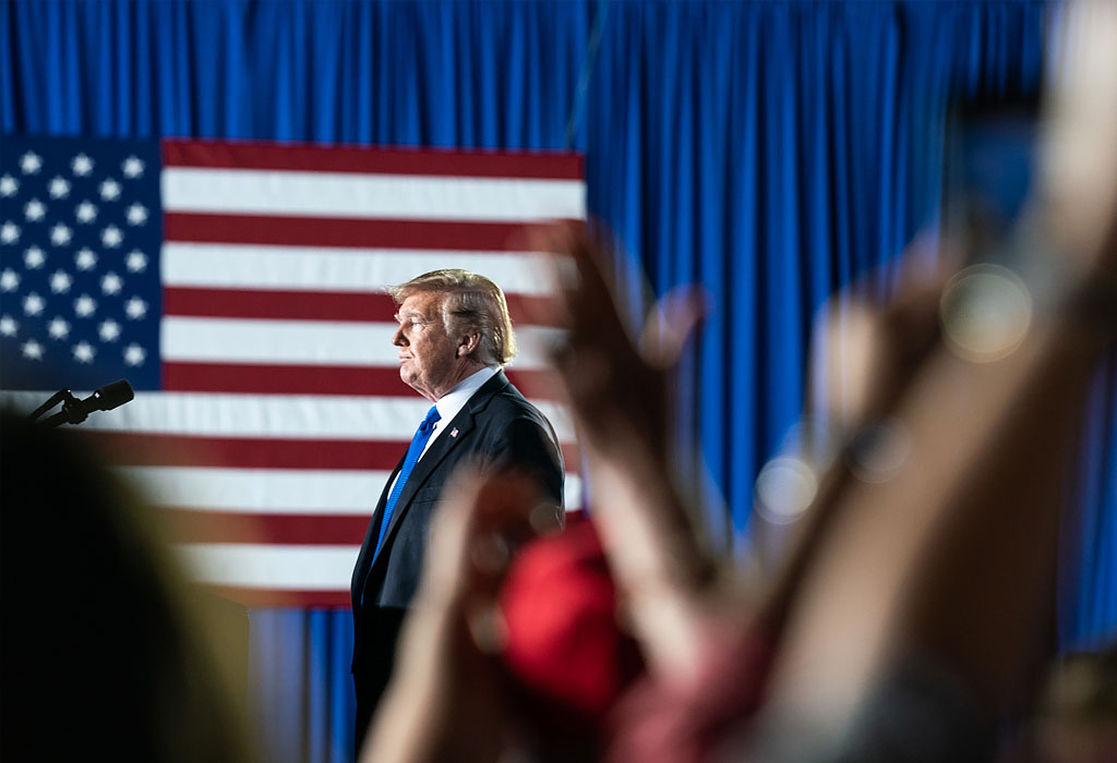 Donald Trump američka zastava miting