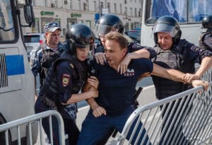Rusija Moskva policija protesti demonstracije