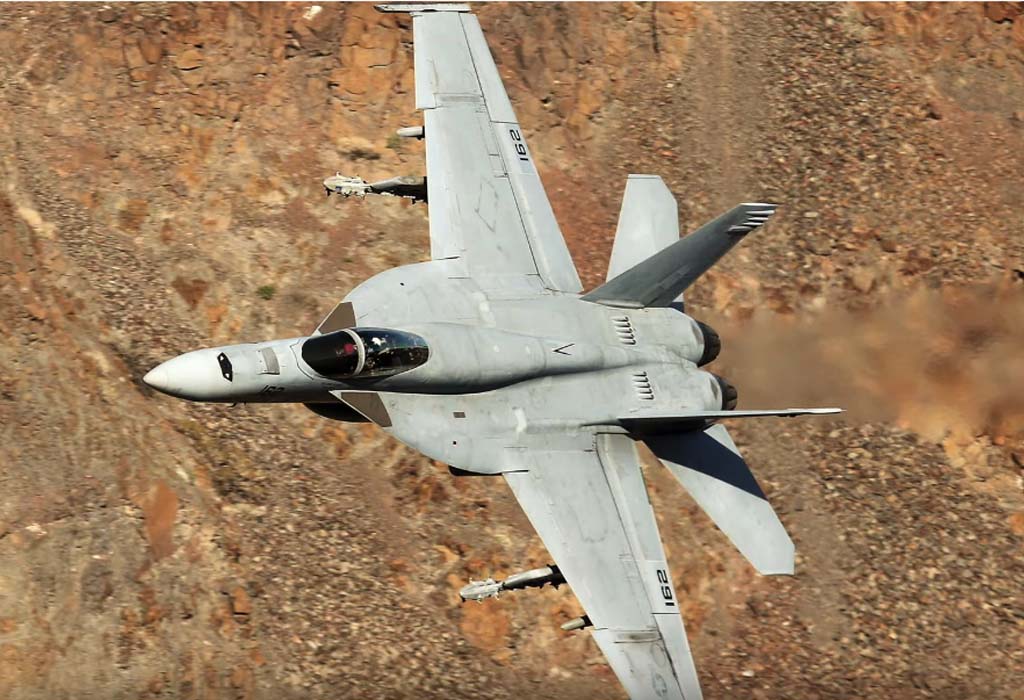 avion F-18