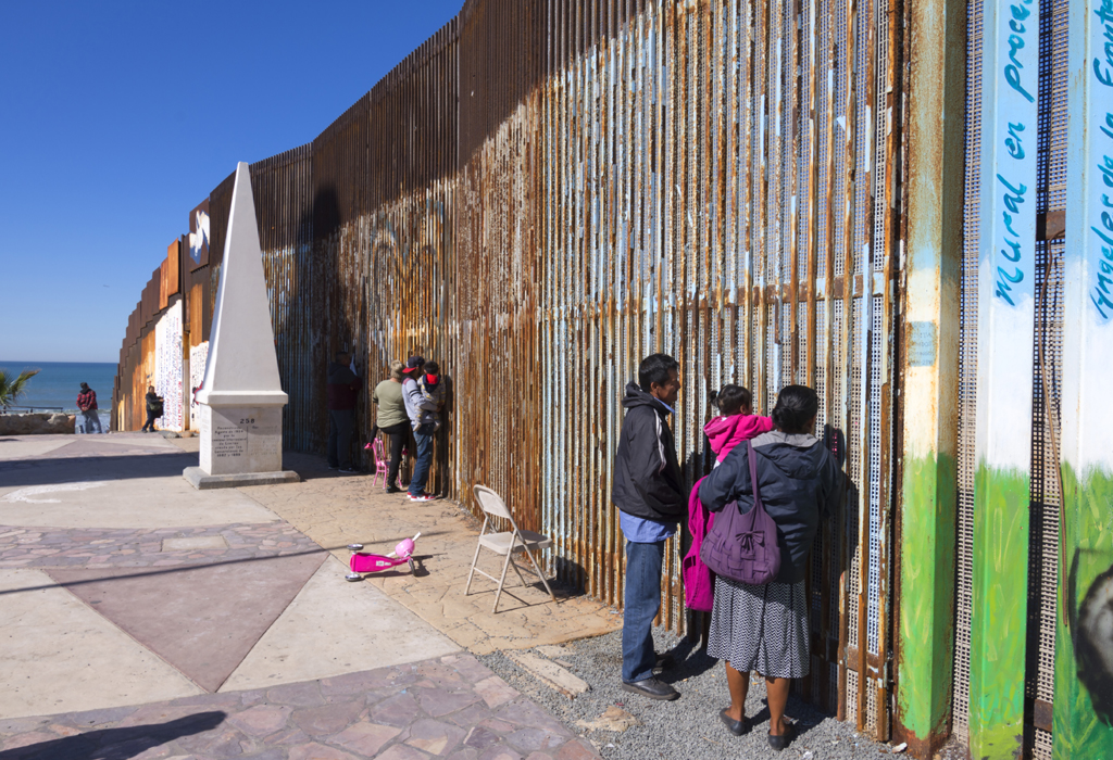Da se izgradi zid na granici s Meksikom, Pentagon žrtvuje preko stotinu vojnih projekata 1
