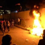 protesti demonstracije paljenje vatra požar