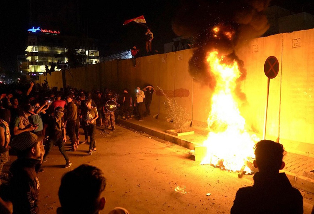protesti demonstracije paljenje vatra požar