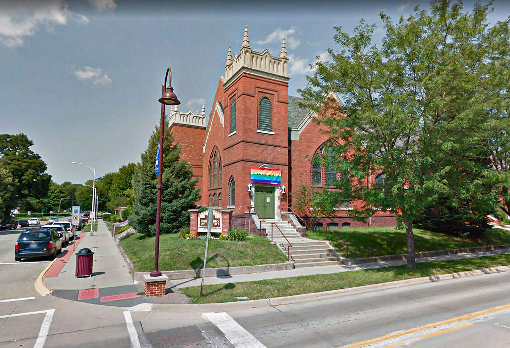 Crkva s LGBT zastavom