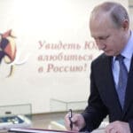 Putin potpisuje