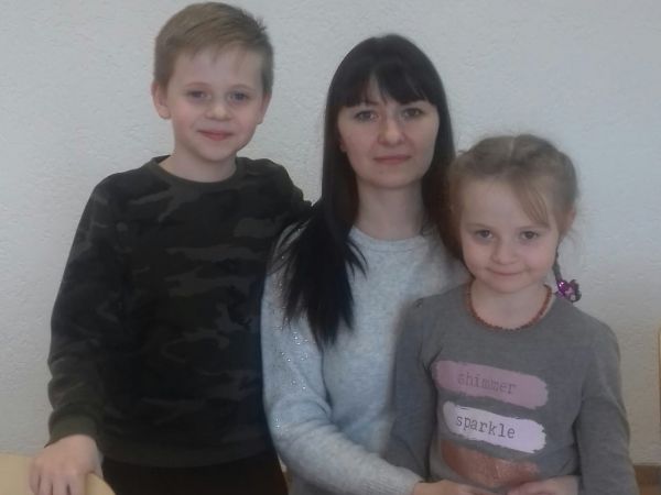 Alesa Birih sa sinom i kćerkom