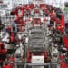 Fabrika Tesla industijski robot sklapanje