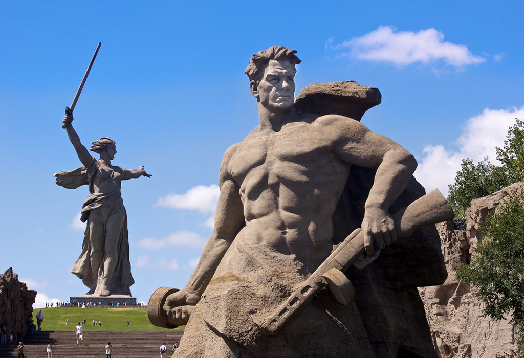 Majka zove Staljingrad spomenik