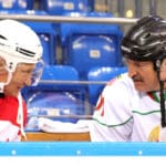 Lukašenko i Putin igraju hokej