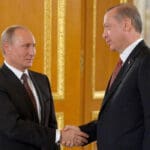 Vladimir Putin i Erdogan se rukuju