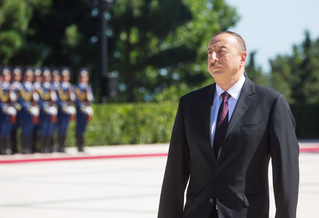 Ilham Aliyev ispred vojnika