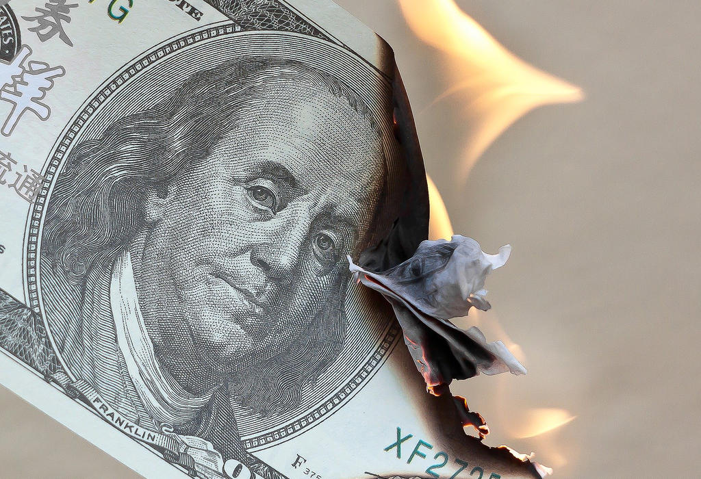 Američki dolar gori